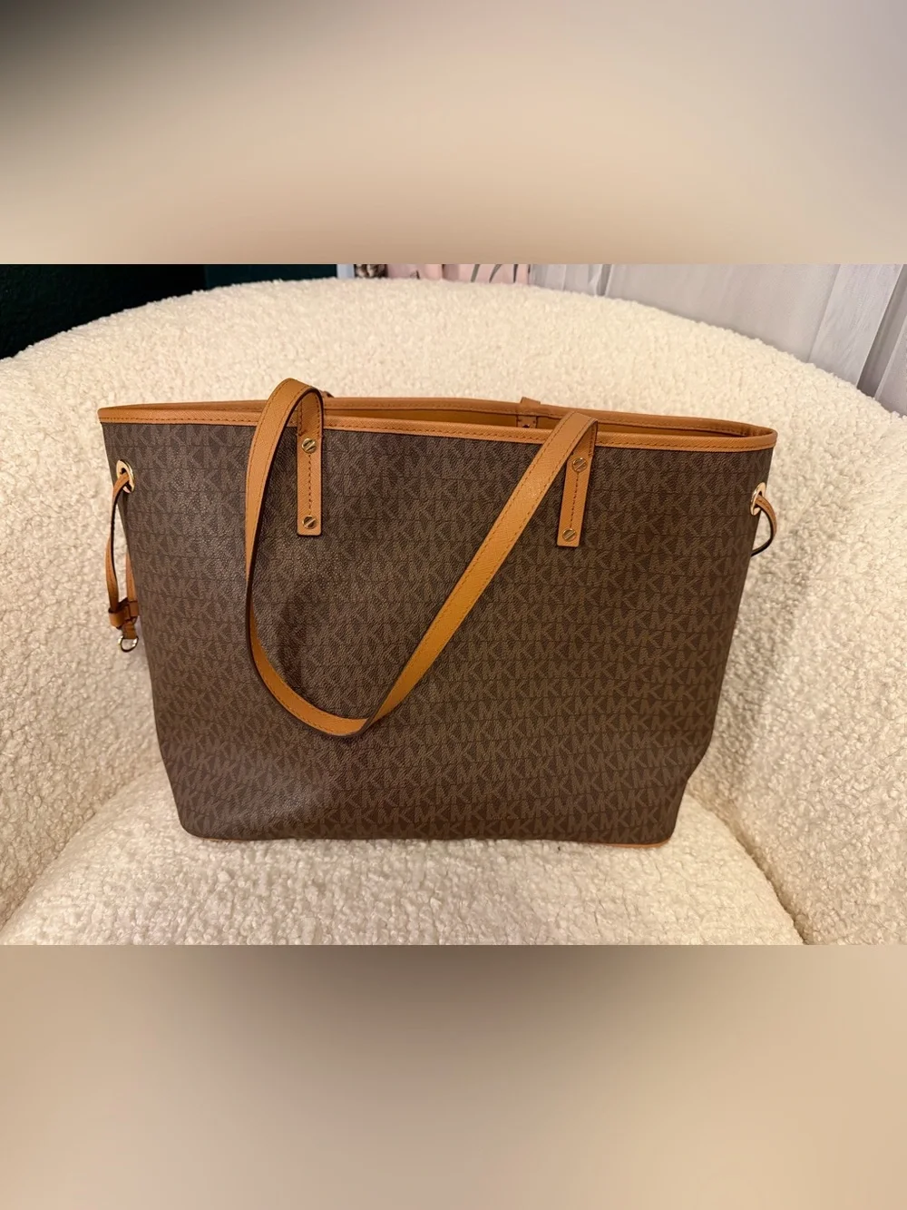 Michael Kors Jet Set Travel 2-Piece Set: Large Drawstring Tote & Matching Wallet